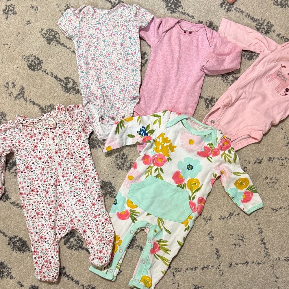 bundle lot of newborn girl clothes
